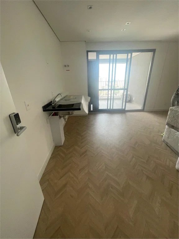 Apartamento à venda ou para alugar com 2 suítes em Jardim das Acácias, São Paulo, SP