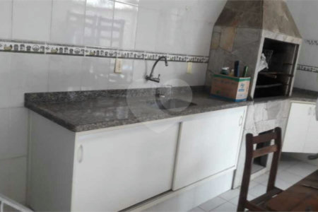 Casa à venda com 4 quartos, sendo 1 suíte, em Vila Santa Terezinha, Várzea Paulista, SP