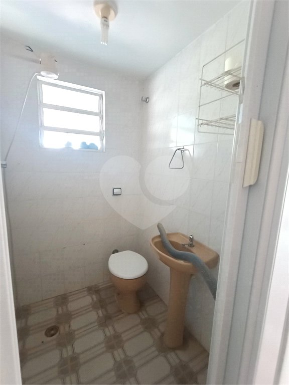 Casa à venda com 4 quartos, sendo 1 suíte, no condomínio Shangri-la, Atibaia - SP