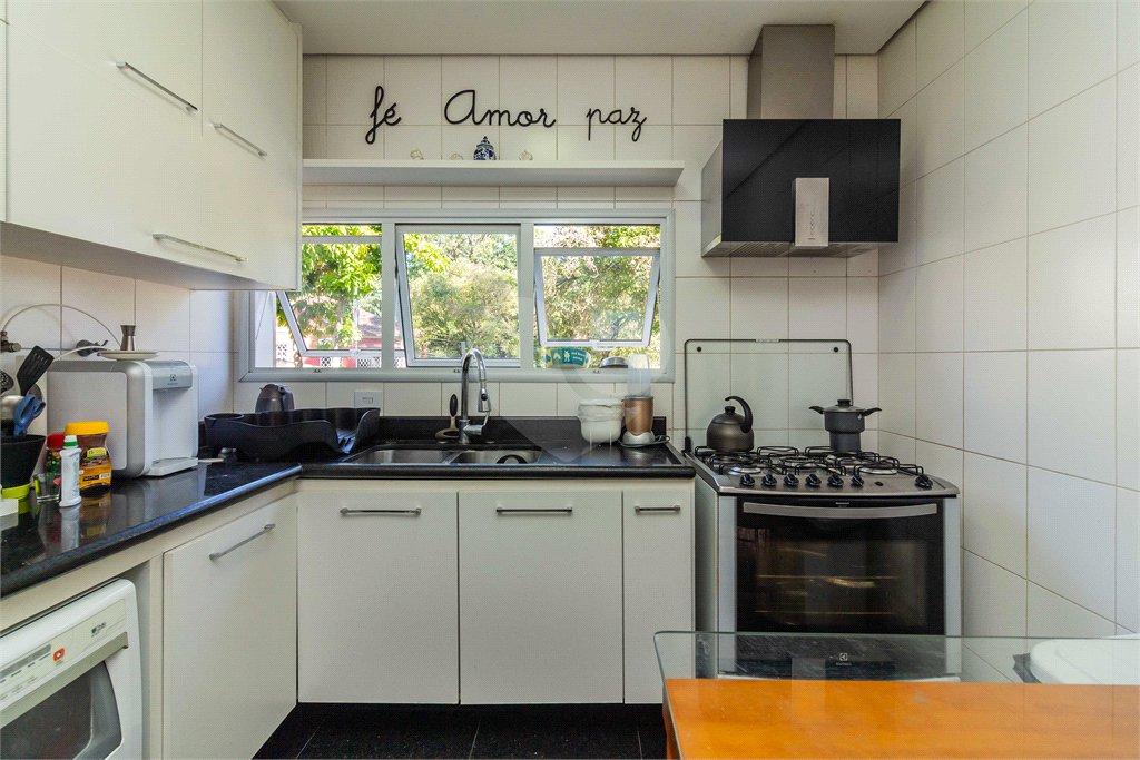 Casa à venda com 4 quartos, sendo 2 suítes, no condomínio Domus, São Paulo - SP