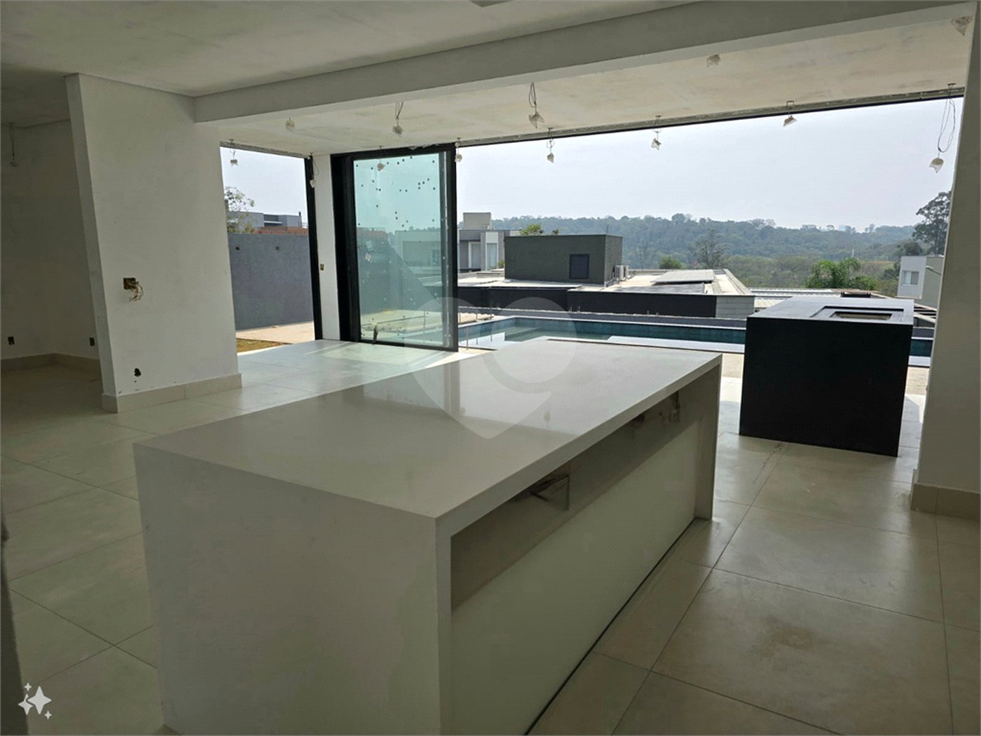 Casa à venda com 4 quartos, sendo 3 suítes, no condomínio Alphaville Nova Esplanada 4, Votorantim - SP