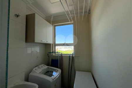 Apartamento mobiliado com 2 dormitórios sendo 1 suíte