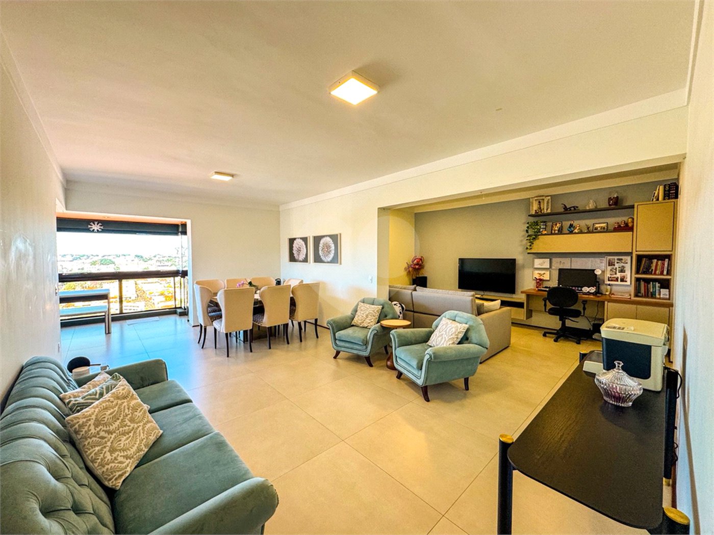 Apartamento à Venda no Centro de São Carlos - com 3 Suítes.