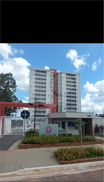 Apartamento no Condomínio Flor de Liz.
