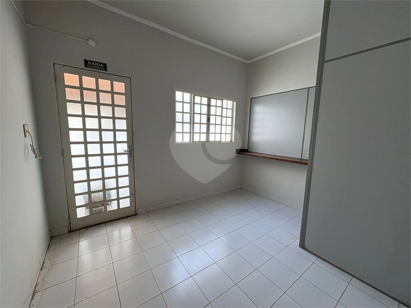 Ótima oportunidade para moradia ou investimento comercial!