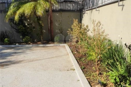 Casa Comercial na Vila Mariana, 400m², próximo metrô, 3 vagas, locação e venda