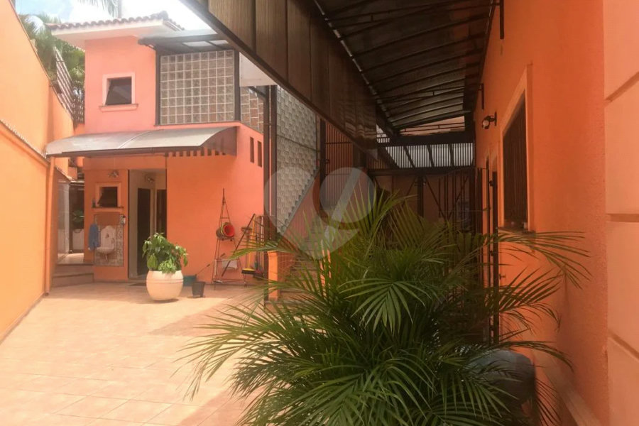 Casa à venda com 5 quartos, sendo 3 suítes, em Alto da Lapa, São Paulo, SP