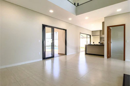 Indaiatuba - Condomínio Milano - Sobrado - 350 m² de terreno - 240 m² de área construída - 4 vagas de garagem, sendo 2 cobertas - Salas de estar e jantar integradas - 3 suítes com closet e varanda no pavimento superior - Escritório no térreo - Espaço gourmet com churrasqueira - Banheiro externo