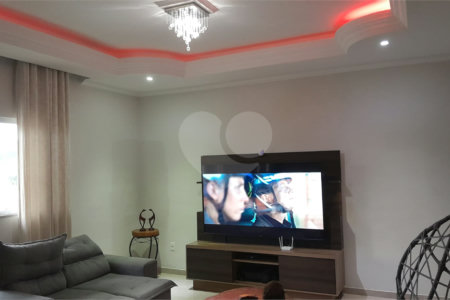 Chácara em Área Rural de Piracaia, com casa principal + 4 kitnets alugadas, excelente localização