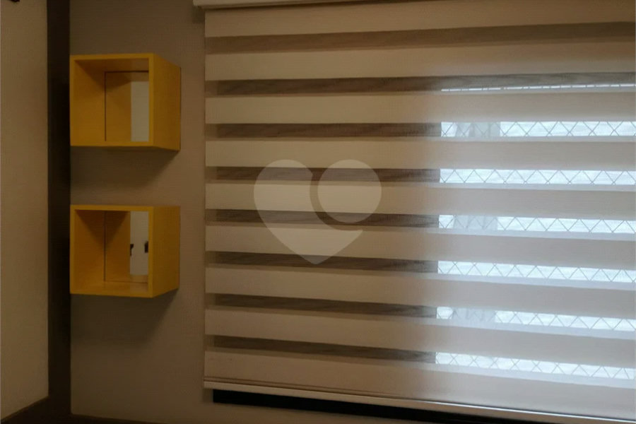 Linda cobertura Duplex om 3 dormitórios, sendo uma suíte com armários e ar condicionado e 2 vagas .