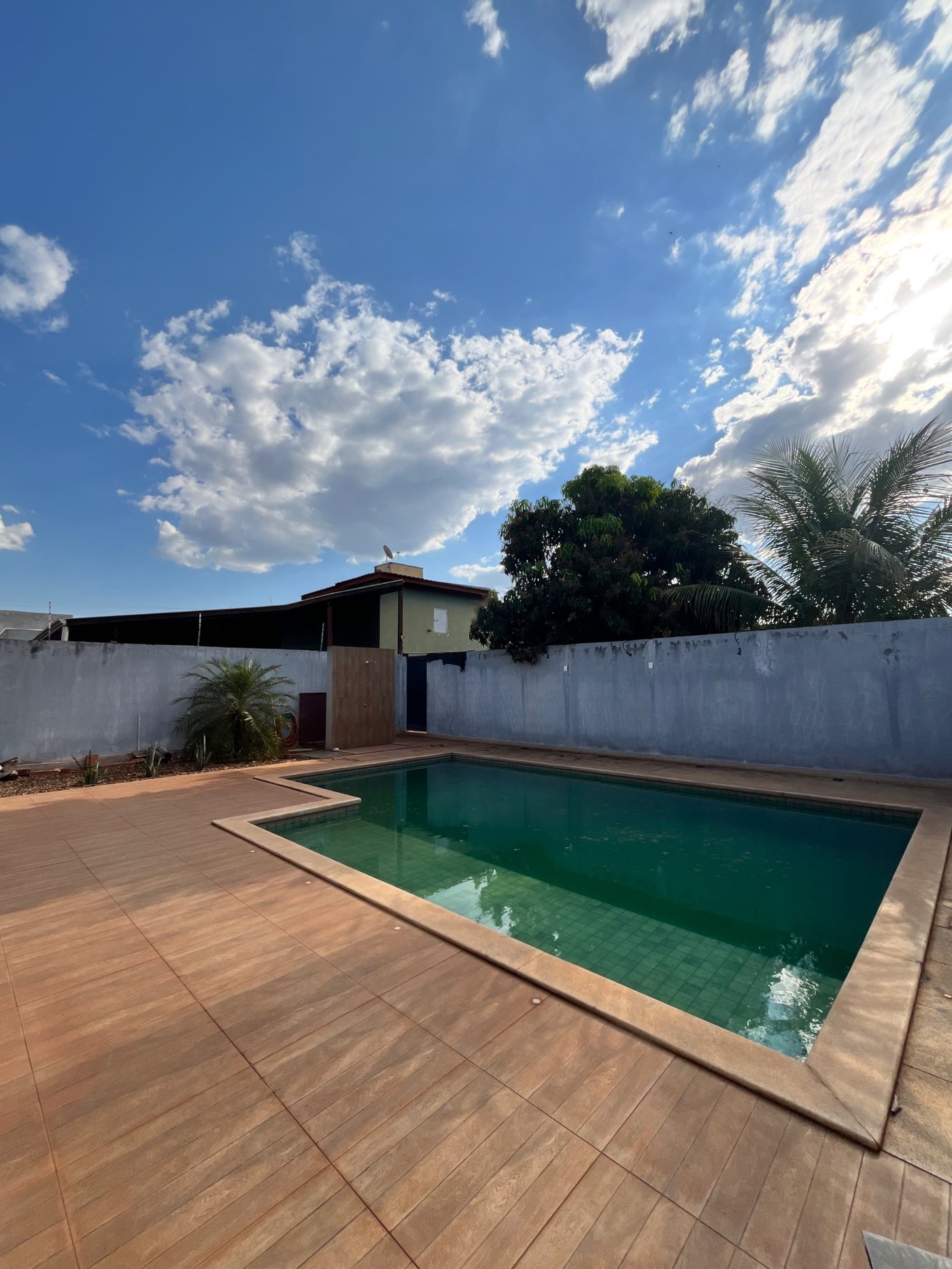 Casa à venda ou para alugar com 4 quartos, sendo 2 suítes,  em Santa Terezinha, Três Lagoas, MS