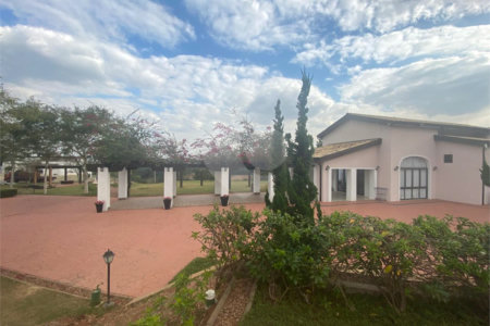 Casa à venda com 3 suítes no condomínio Vale da Santa Fé, Vinhedo - SP
