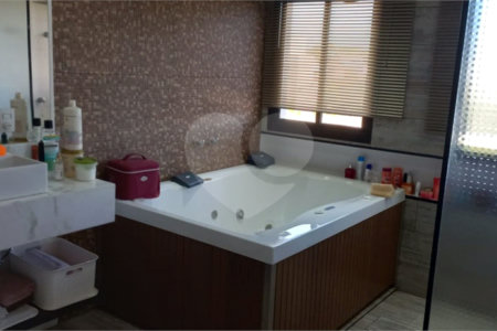Luxuoso Sobrado com 4 Suítes