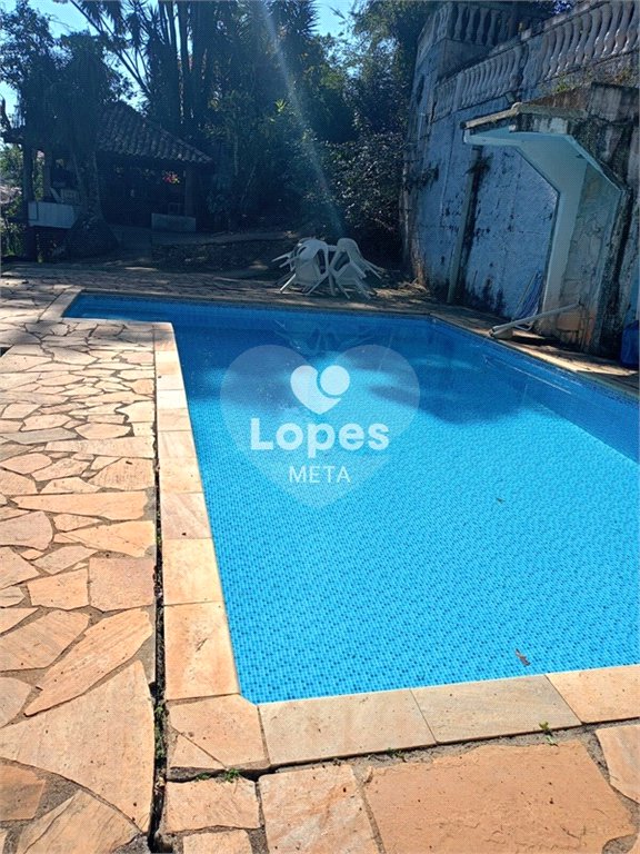Chácara à venda com 5 quartos, sendo 3 suítes, em Loteamento Residencial Vista Linda, São José dos Campos, SP