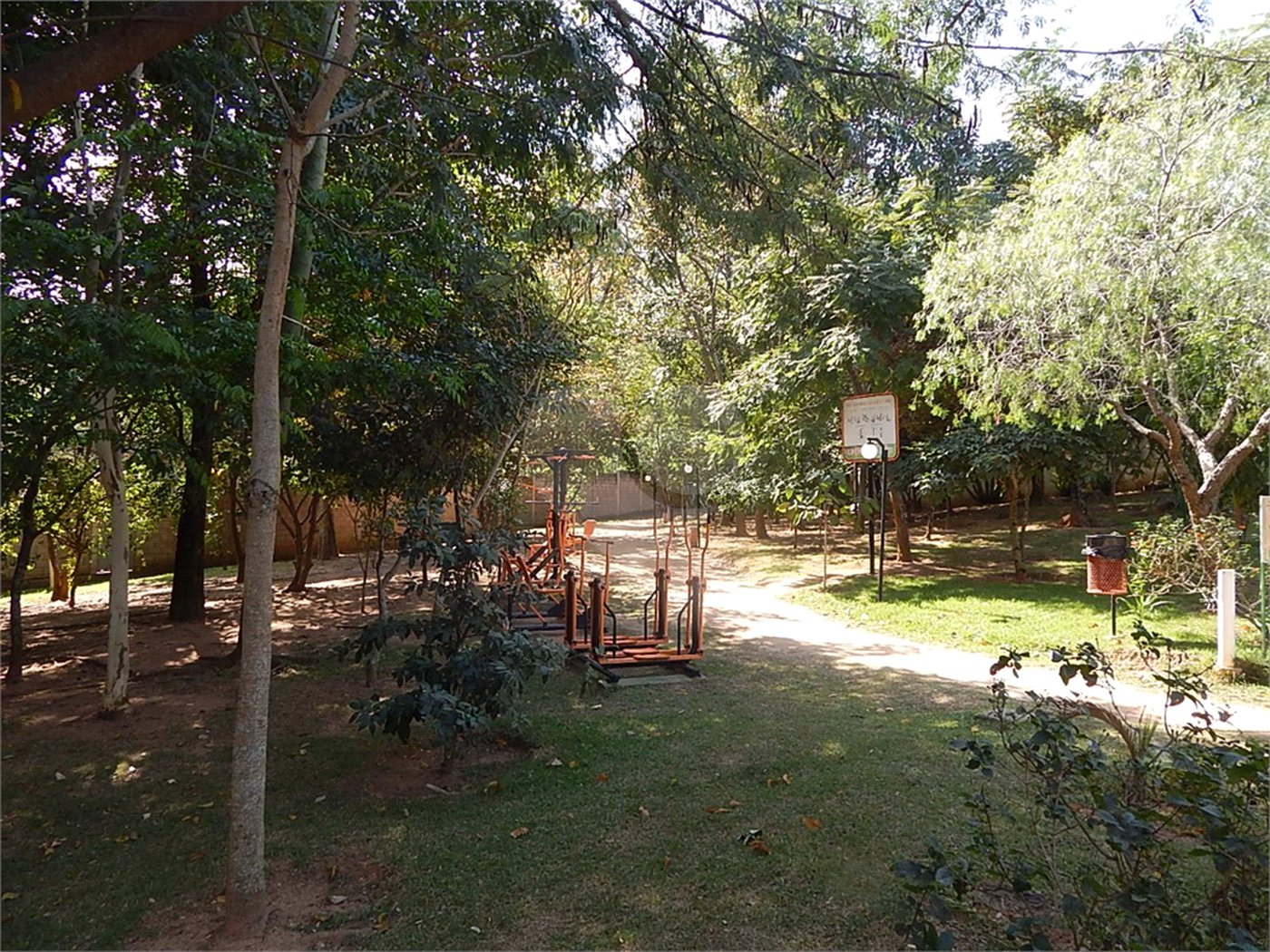 Casa à venda com 3 suítes no condomínio Loteamento Recanto dos Paturis, Vinhedo - SP