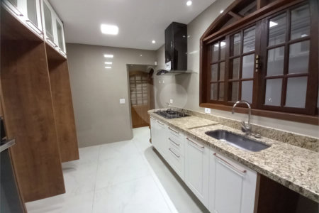 Casa à venda com 4 quartos, sendo 1 suíte,  em Vila Oliveira, Mogi das Cruzes, SP