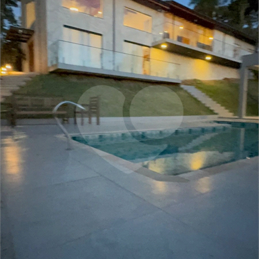 Casa à venda com 4 suítes no condomínio Portal Ouro Verde, Atibaia - SP