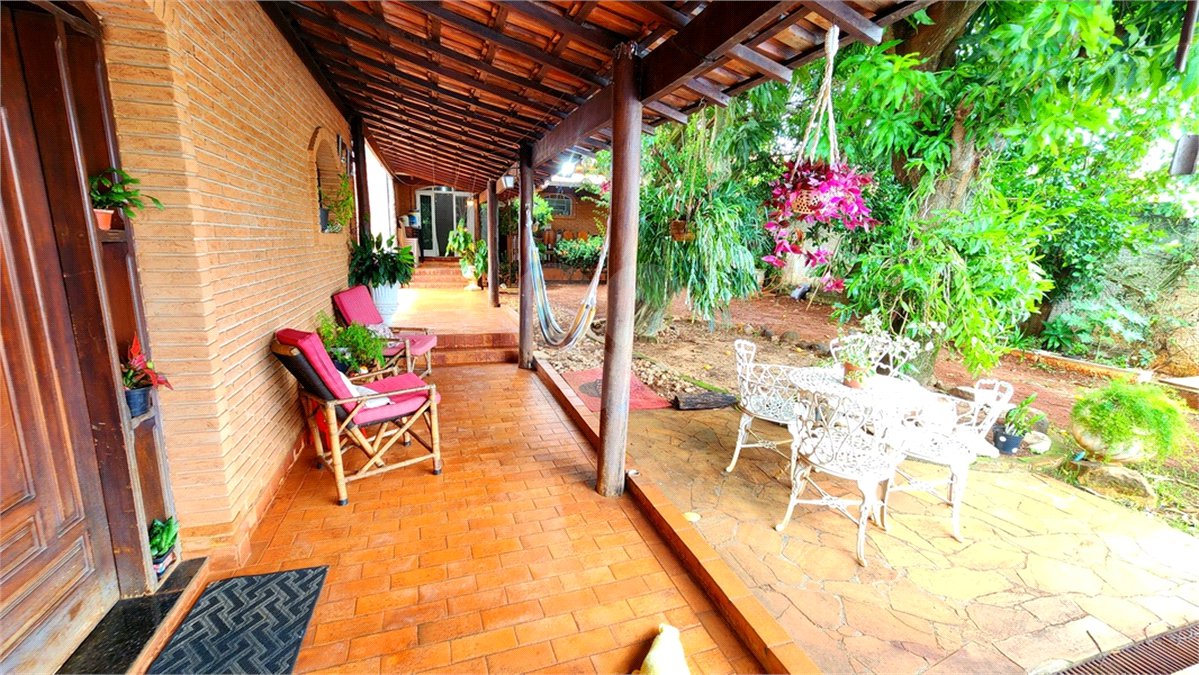 Casa à venda com 4 quartos, sendo 1 suíte, em Jardim Nova Época, Araraquara, SP