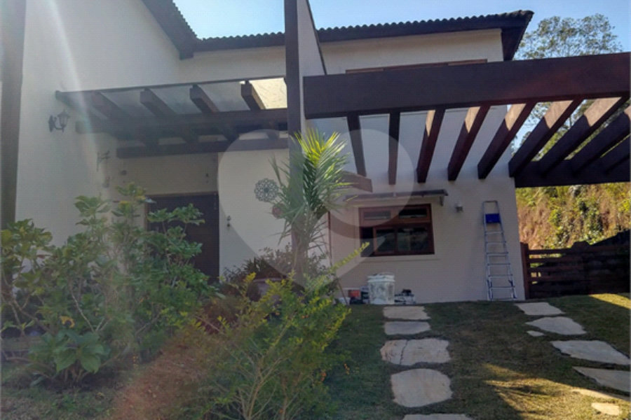 Casa à venda com 5 quartos, sendo 1 suíte, no condomínio Canada Village, Mairiporã - SP
