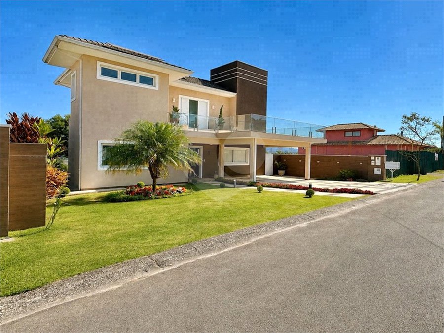 Casa à venda com 3 suítes no condomínio Golf Village, Carapicuíba - SP