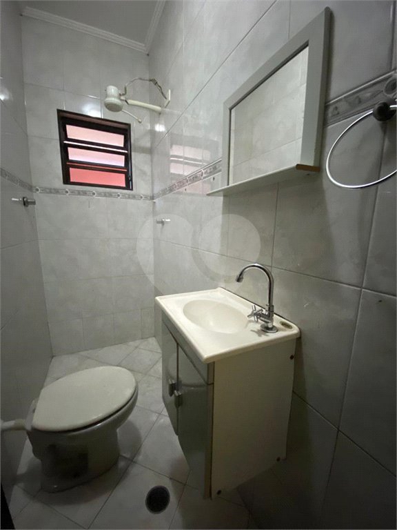 Casa à venda com 3 quartos, sendo 1 suíte, em Vila Valença, São Vicente, SP