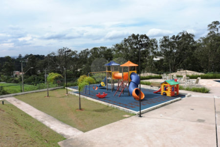 Casa à venda com 3 suítes no condomínio Reserva Santa Maria, Jandira - SP