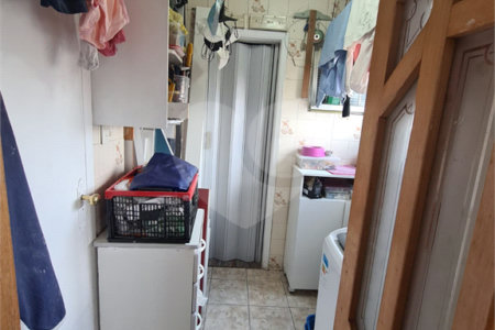 Apartamento com 3 dormitórios, sendo 1 suíte.