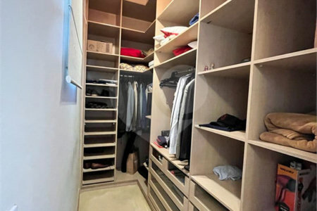 Casa à venda com 5 quartos, sendo 3 suítes, no condomínio Santa Teresa 1, Vinhedo - SP