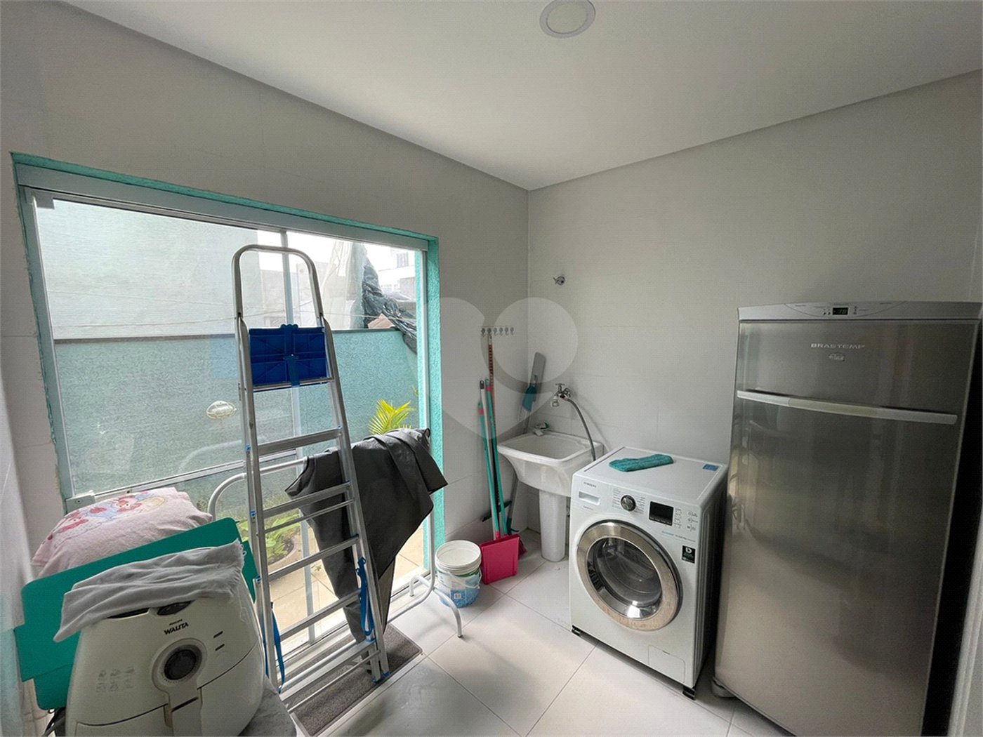Casa à venda com 1 quarto, sendo 3 suítes, no condomínio Aruã Brisas I, Mogi das Cruzes - SP