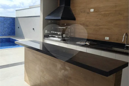 Casa com 3 suítes, piscina e área gourmet em terreno de 360m²
