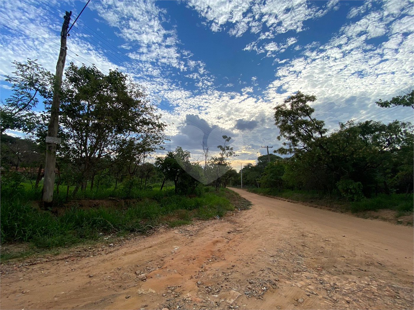 Terreno com 3.075,00 m² de área total.