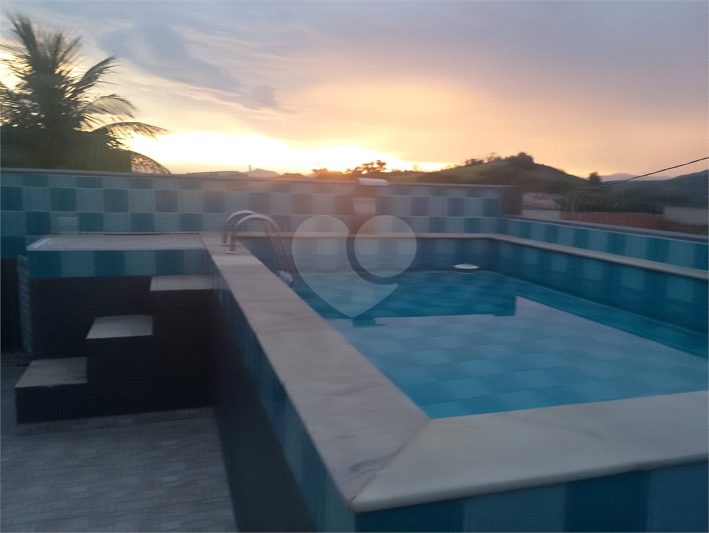 Casa à venda com 4 quartos, sendo 2 suítes, no condomínio Vivendas do Mendanha, Rio de Janeiro - RJ