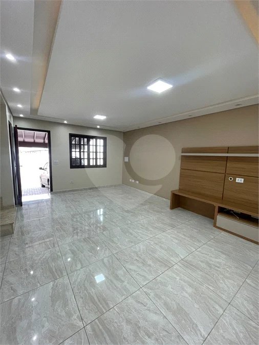Casa para alugar com 3 quartos, sendo 1 suíte, no condomínio Florenz, Mogi das Cruzes - SP