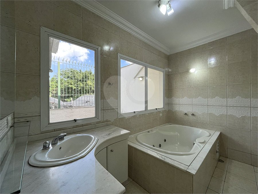 Casa para alugar com 4 quartos, sendo 2 suítes, no condomínio Porto Fino, São Paulo - SP