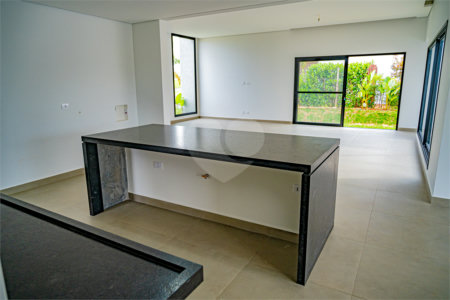 Casa à venda com 3 suítes no condomínio Village Saint Charbel, Araçoiaba da Serra - SP