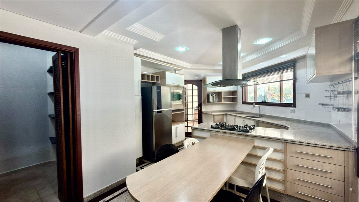 Casa à venda com 4 suítes no condomínio Parque Village Castelo, Itu - SP