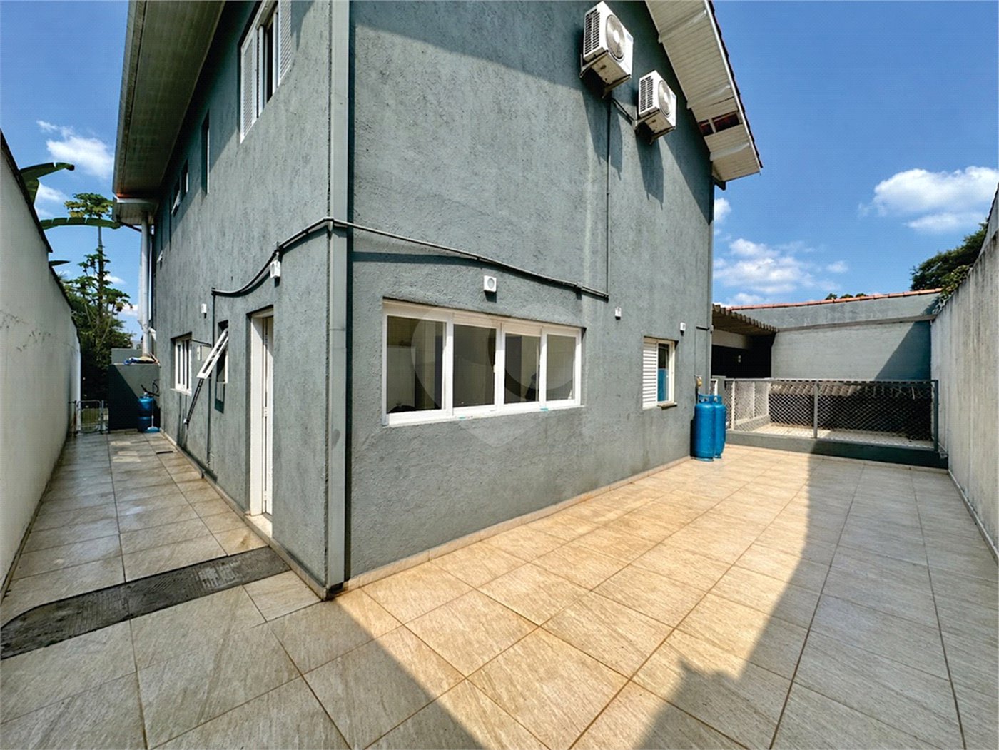 Casa à venda com 4 quartos, sendo 2 suítes,  no condomínio Granja Vianna II, Cotia - SP