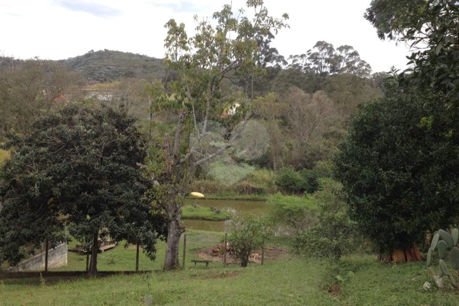 Chácara à venda com 3 quartos, sendo 1 suíte, no Centro, Bom Jesus dos Perdões, SP