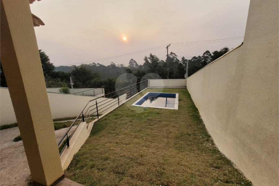 Casa à venda com 3 quartos, sendo 1 suíte,  no condomínio Vale dos Gansos, Mairiporã - SP