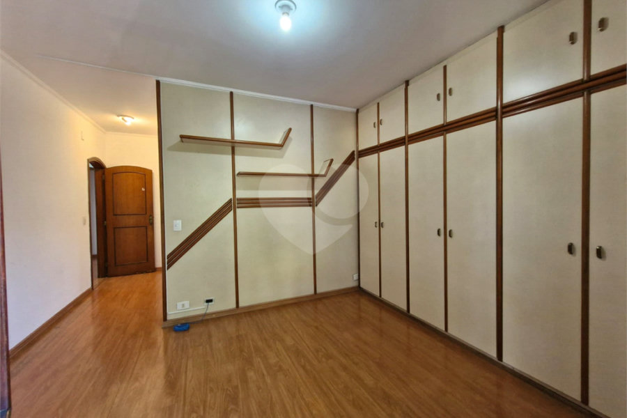 Sobrado à venda com 4 quartos, sendo 3 suítes, em Jardim São Bento, São Paulo, SP