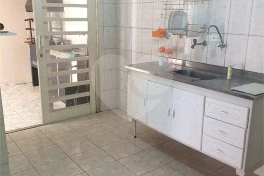Casa à venda com 3 quartos, sendo 1 suíte, no condomínio Primavera, São Paulo - SP