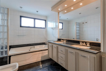 Apartamento à venda com 4 quartos, sendo 2 suítes, em Paraíso do Morumbi, São Paulo, SP