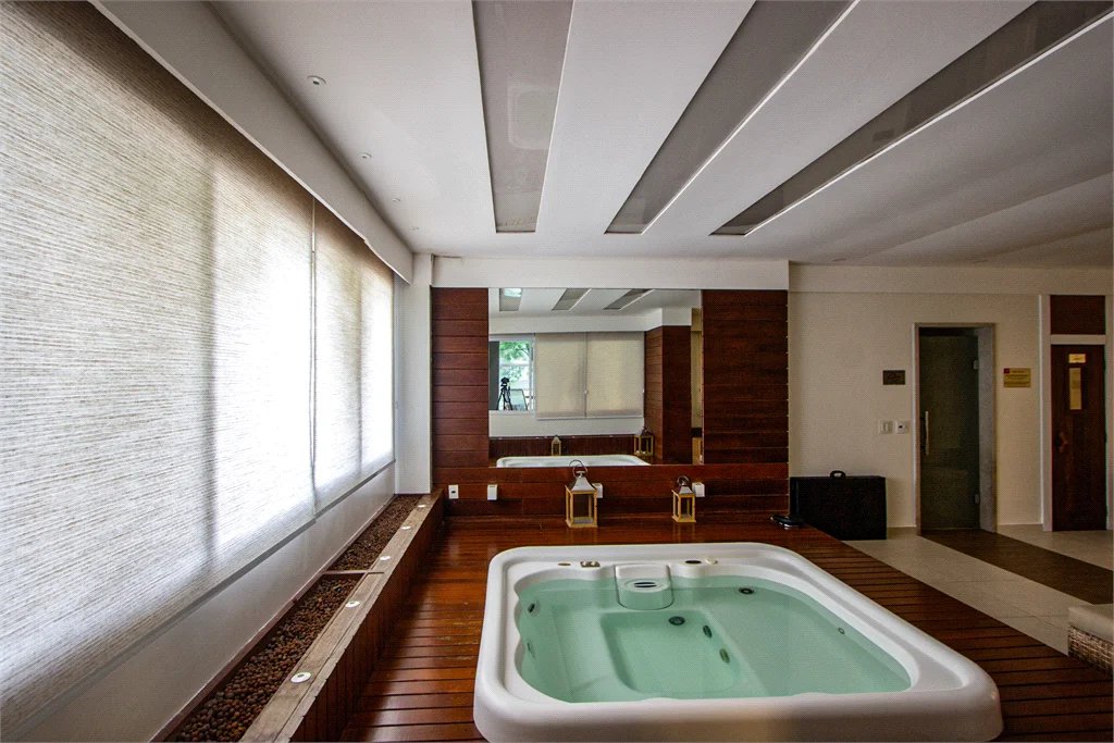 Apartamento à venda com 2 quartos, sendo 1 suíte,  em Jardim das Acácias, São Paulo, SP