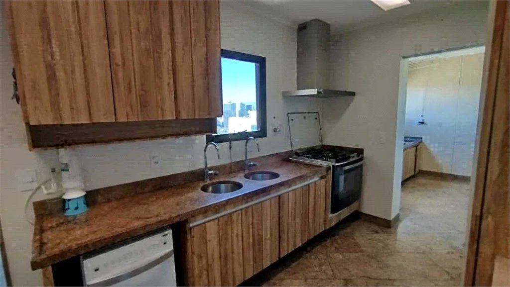 Duplex para alugar com 3 suítes em Real Parque, São Paulo, SP
