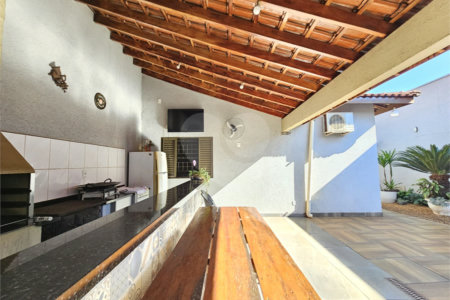 Casa à venda com 3 quartos, sendo 1 suíte,  em Jardim Jóquei Clube, Ribeirão Preto, SP
