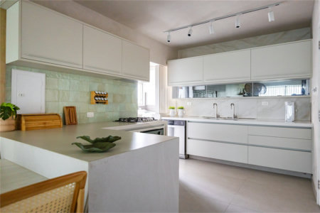 Apartamento à venda com 3 quartos, sendo 1 suíte, em Pitangueiras, Guarujá, SP