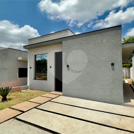Casa à venda com 3 quartos, sendo 1 suíte, no condomínio Brasil, Atibaia - SP