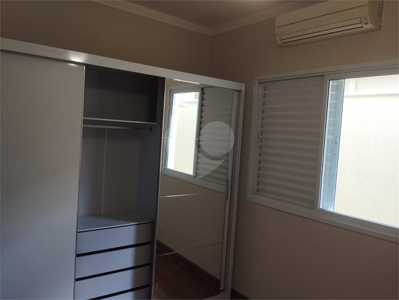 Casa à venda com 3 quartos, sendo 1 suíte,  no condomínio Vila Aracoara, Araraquara - SP