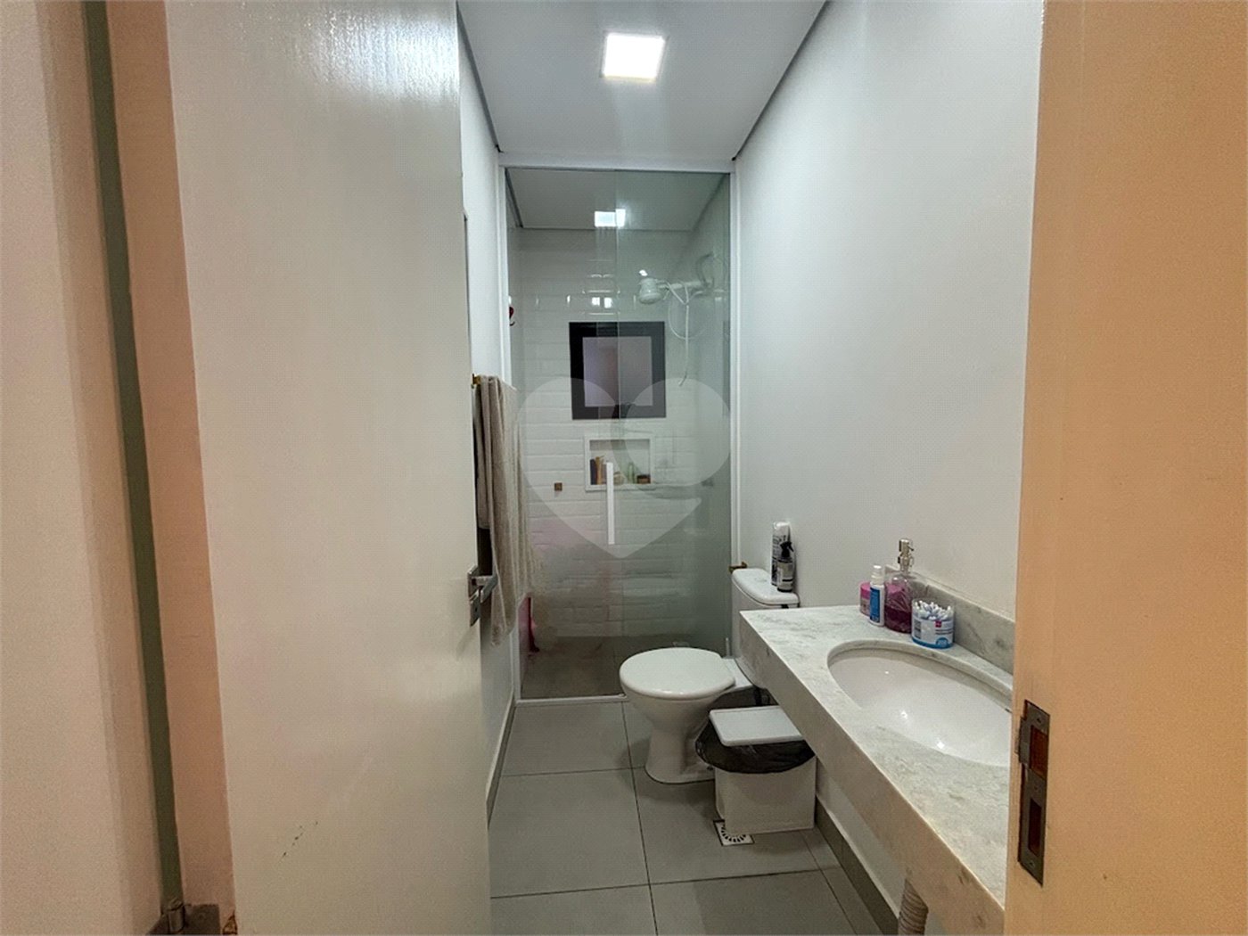 Casa à venda com 3 quartos, sendo 1 suíte, no condomínio Jardim, Sorocaba - SP