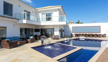 Casa à venda com 12 quartos, sendo 8 suítes,  em Geribá, Armação dos Búzios, RJ